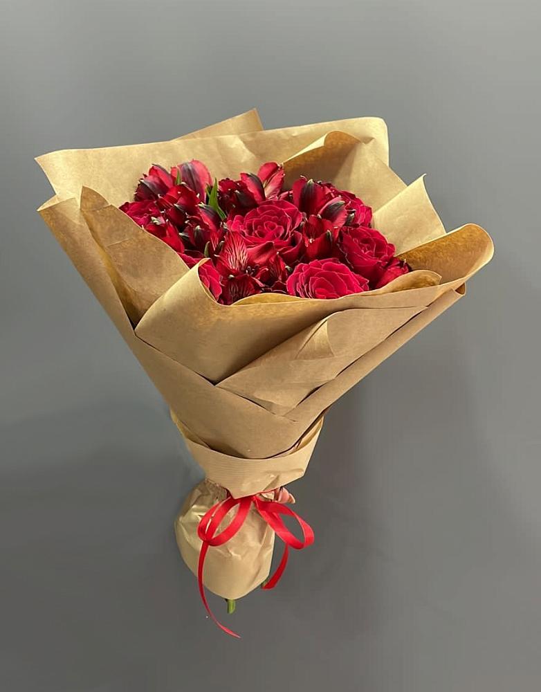 Букет цветов из: Альстромерии и Розы в Шемышейке