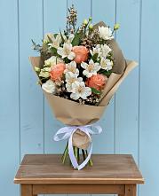 Букет цветов из:  Альстромерии, Лизиантусы, Розы и Хризантемы в Шемышейке