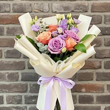 Букет цветов из:  Лизиантусы и Розы в Шемышейке