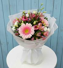 Букет цветов из:  Герберы, Альстромерии и Лизиантусы #REPLACE_PRED# Шемышейке
