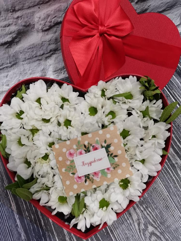 Цветочная композиция из Хризантемы в виде сердца в Шемышейке