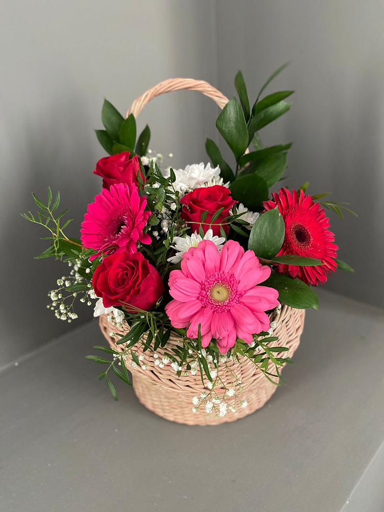 Цветочная композиция из Розы, Хризантемы и Герберы в корзине в Шемышейке
