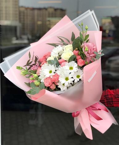 Букет цветов из: Розы, Лизиантусы и Хризантемы в Шемышейке