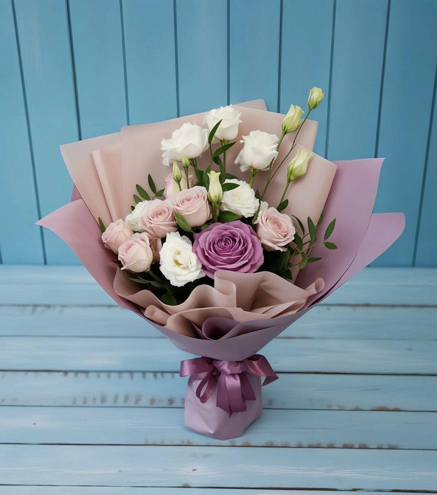 Букет цветов из: Розы и Лизиантусы в Шемышейке